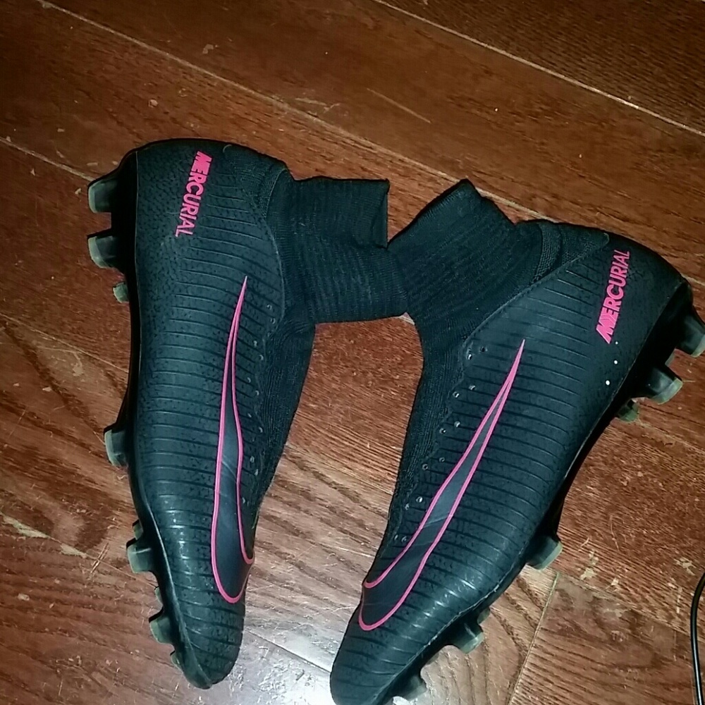 Nike soccer shoes size 5.5Y